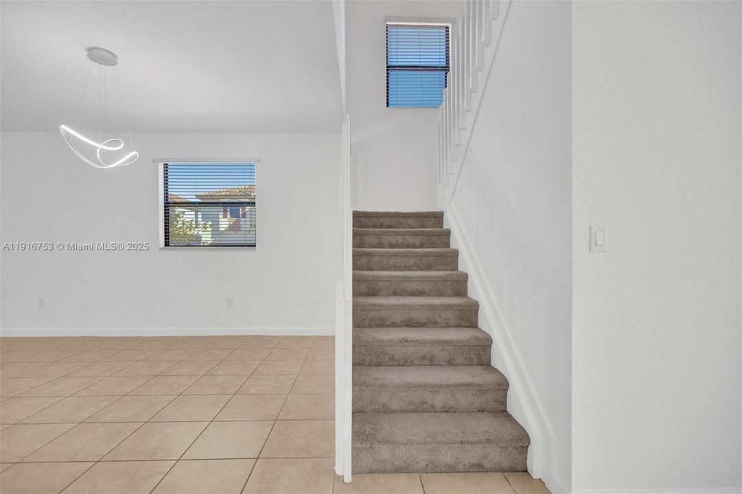 В аренду: $5,000 (5 спален, 3 ванн, 3316 Квадратных фут)