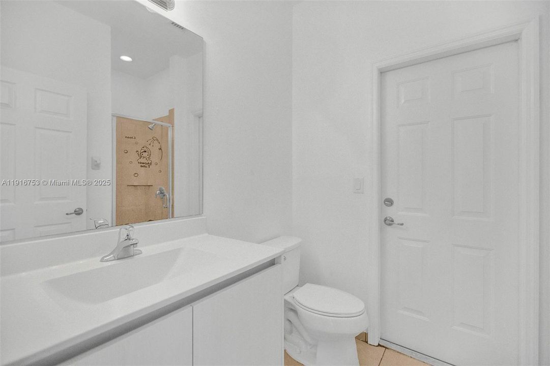 В аренду: $5,000 (5 спален, 3 ванн, 3316 Квадратных фут)