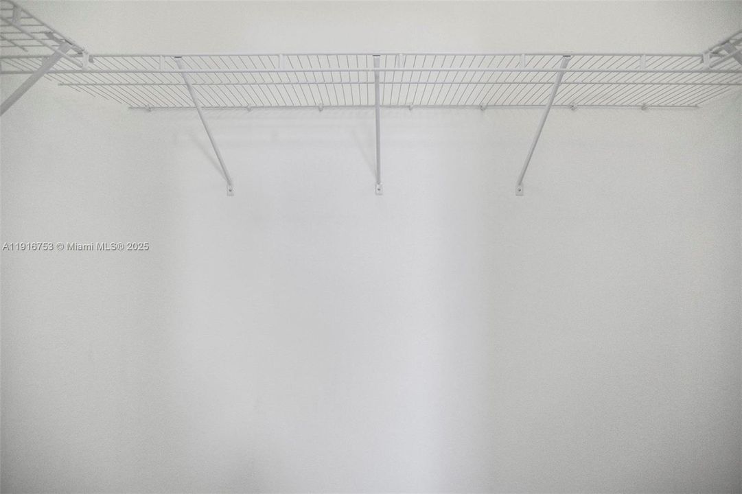 В аренду: $5,000 (5 спален, 3 ванн, 3316 Квадратных фут)