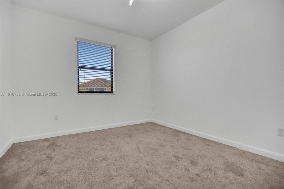 В аренду: $5,000 (5 спален, 3 ванн, 3316 Квадратных фут)