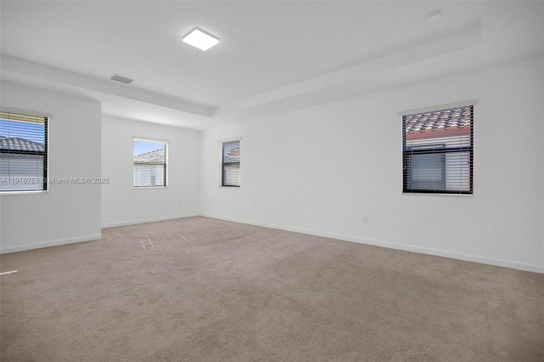 В аренду: $5,000 (5 спален, 3 ванн, 3316 Квадратных фут)