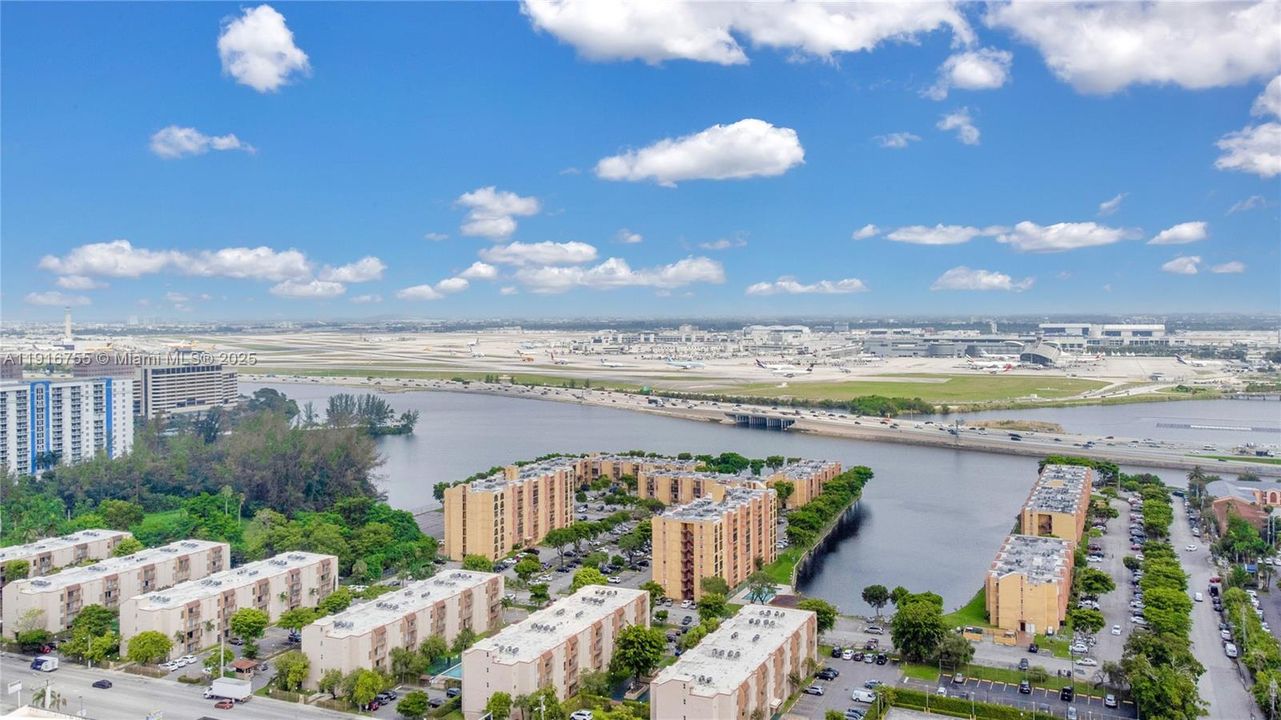 For Sale: $320,000 (3 beds, 2 baths, 1024 Square Feet)