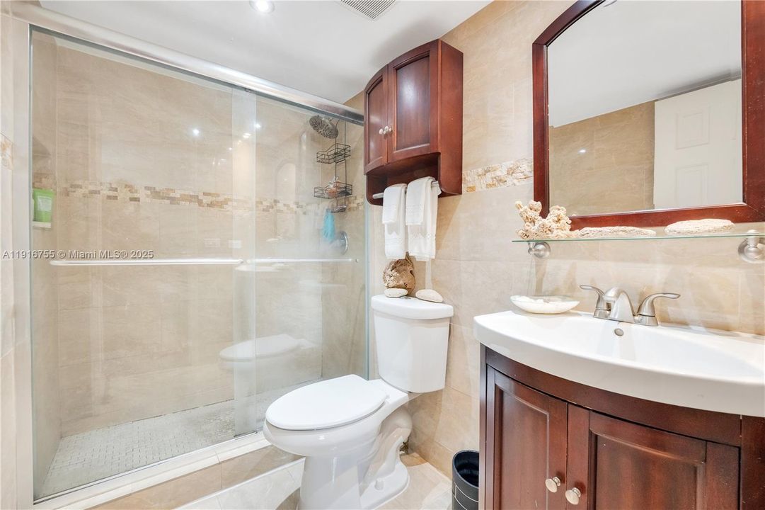 For Sale: $320,000 (3 beds, 2 baths, 1024 Square Feet)