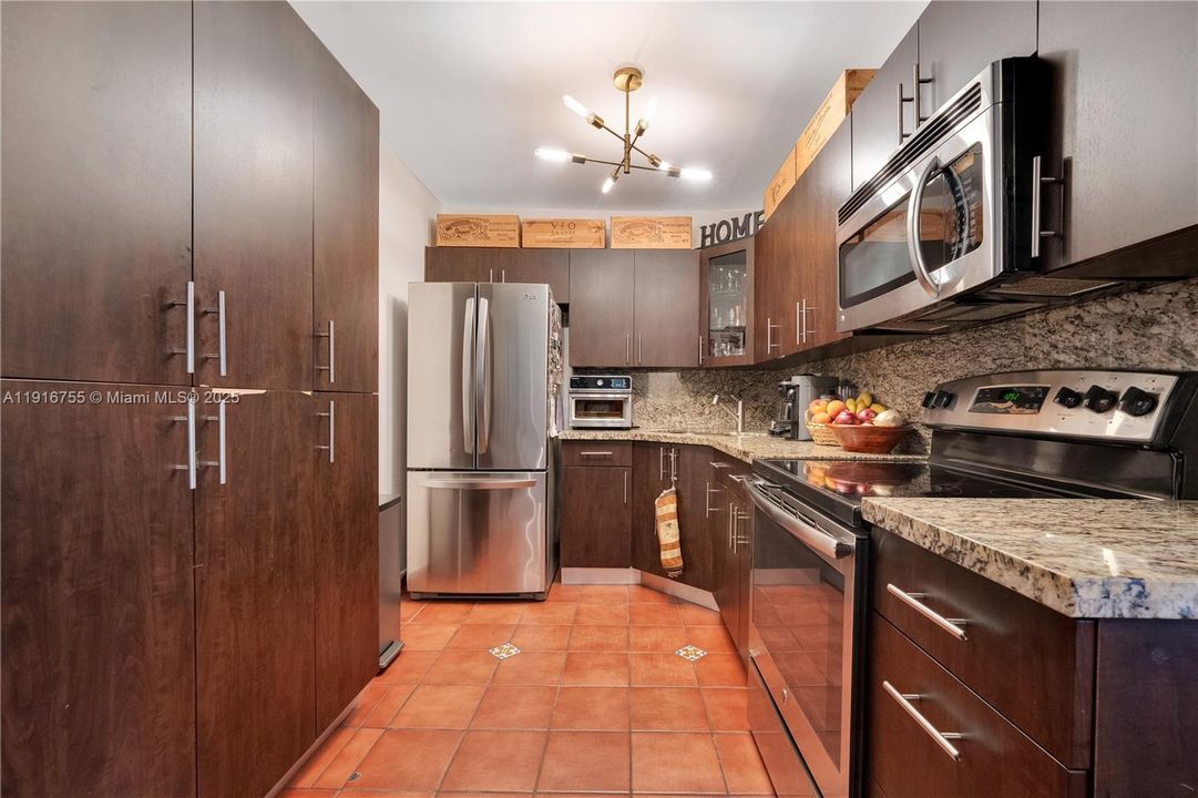 For Sale: $320,000 (3 beds, 2 baths, 1024 Square Feet)