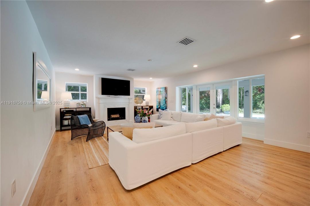 For Rent: $17,500 (4 beds, 3 baths, 2906 Square Feet)