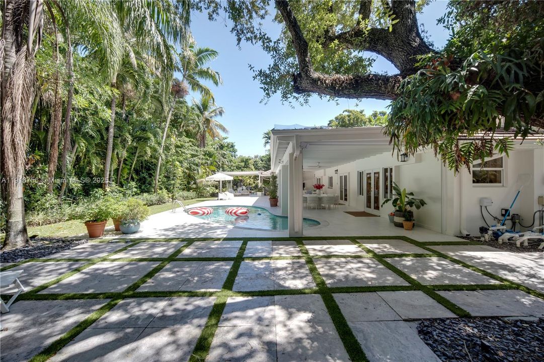 For Rent: $17,500 (4 beds, 3 baths, 2906 Square Feet)