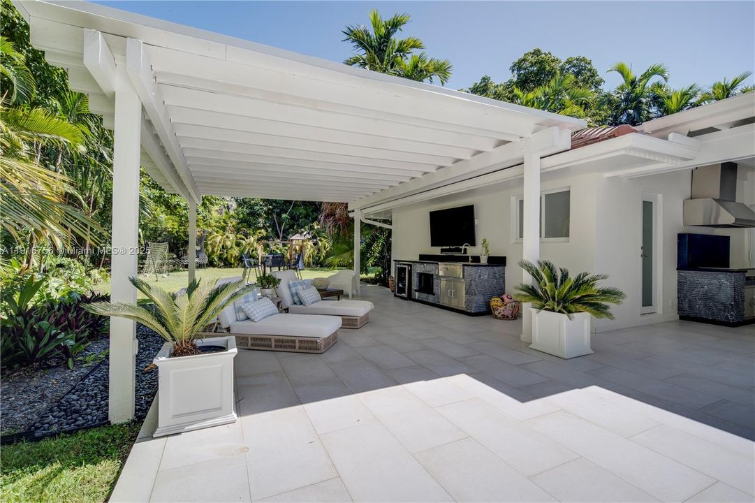 For Rent: $17,500 (4 beds, 3 baths, 2906 Square Feet)