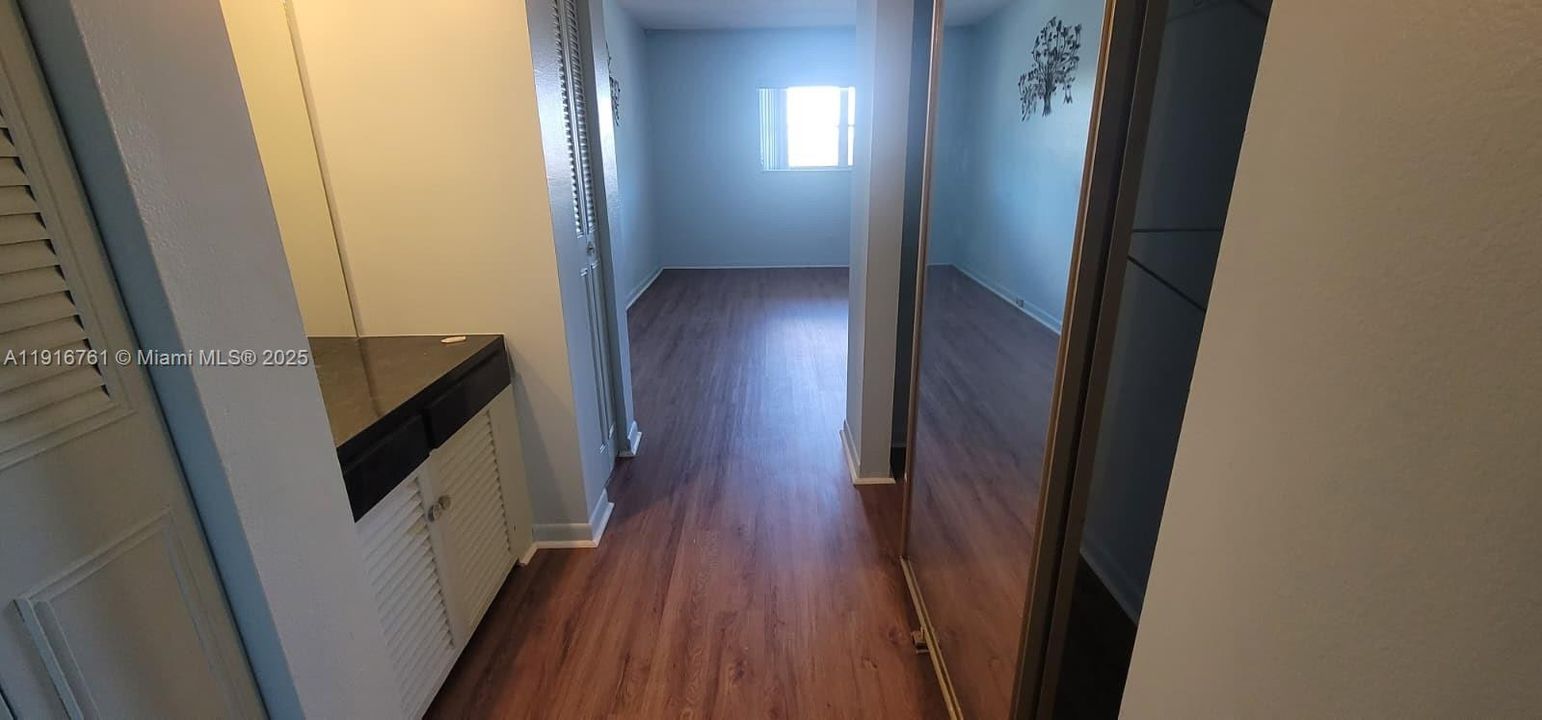 For Sale: $99,000 (1 beds, 1 baths, 812 Square Feet)