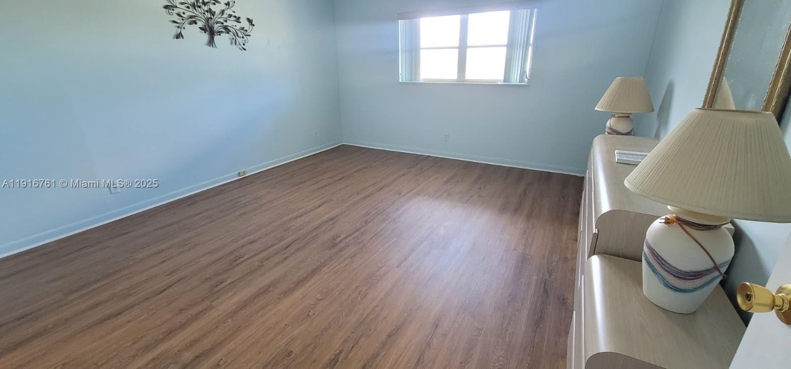 For Sale: $99,000 (1 beds, 1 baths, 812 Square Feet)