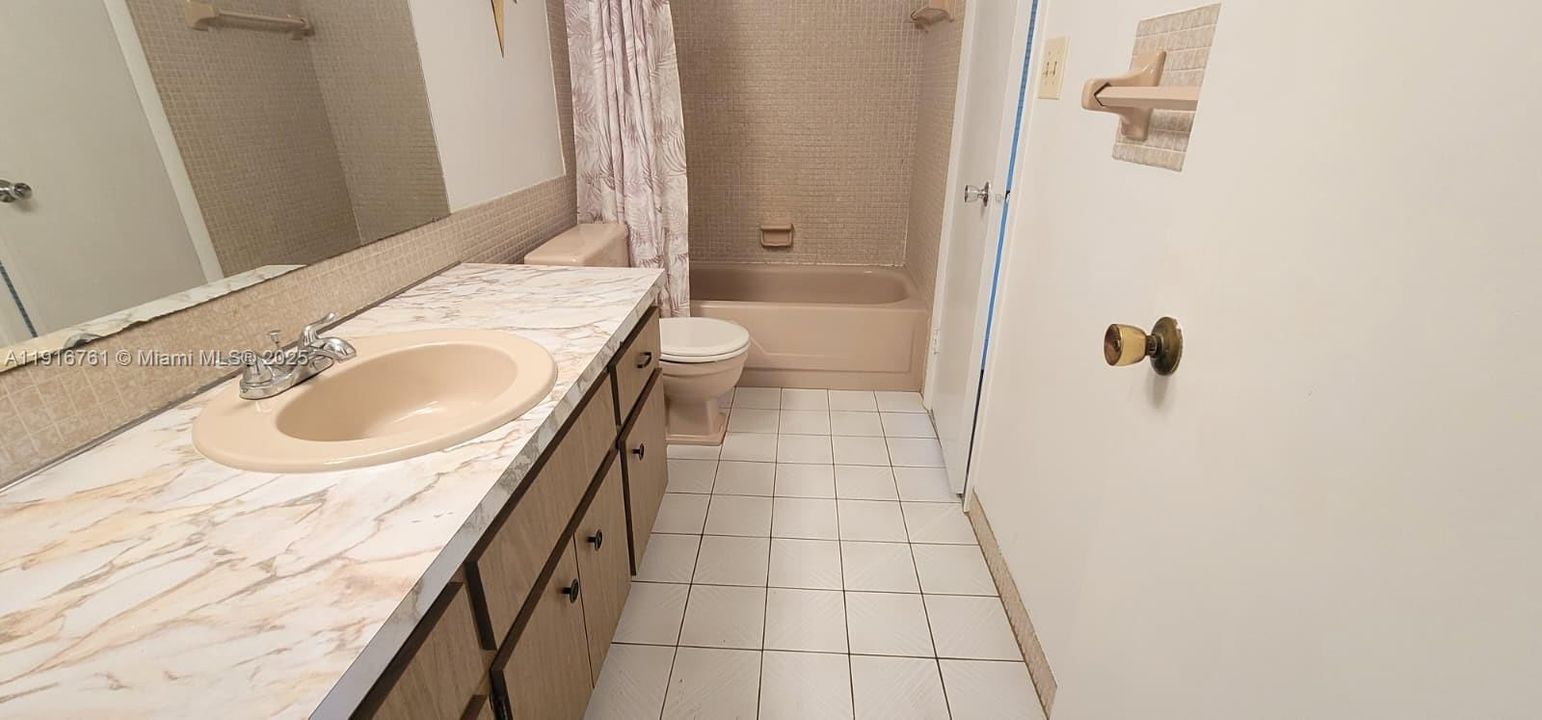 For Sale: $99,000 (1 beds, 1 baths, 812 Square Feet)