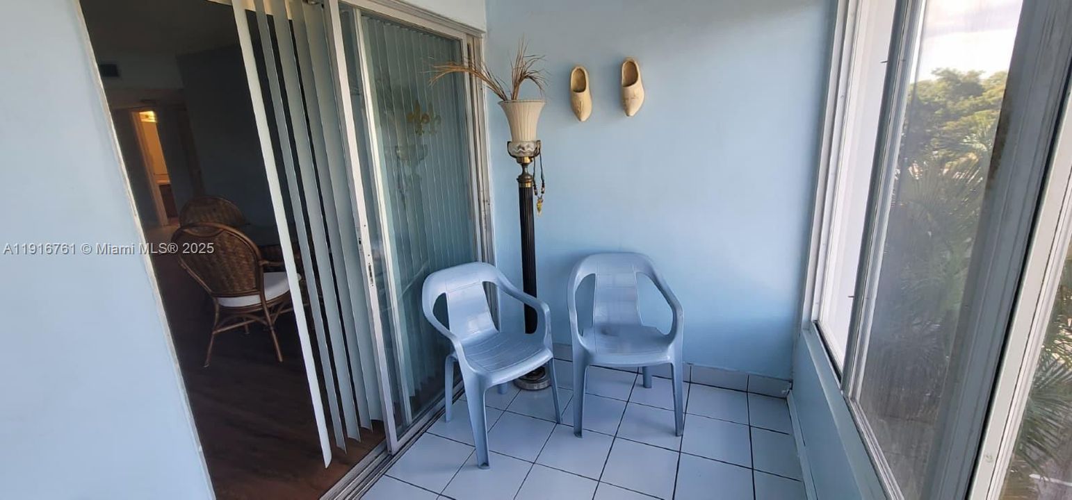 For Sale: $99,000 (1 beds, 1 baths, 812 Square Feet)