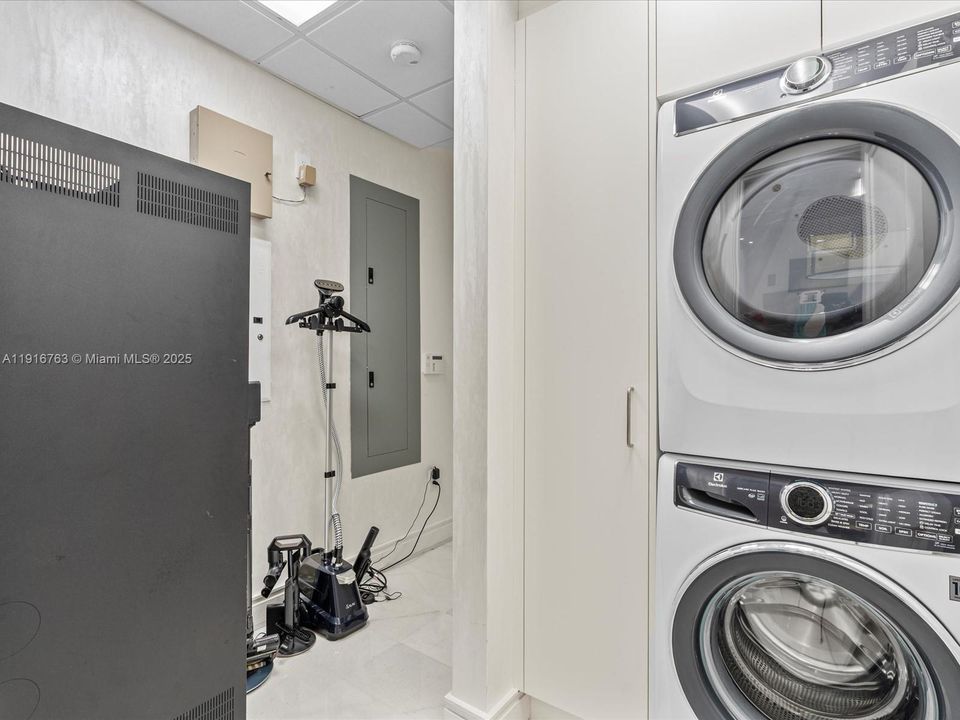 For Sale: $7,800,000 (4 beds, 5 baths, 2987 Square Feet)