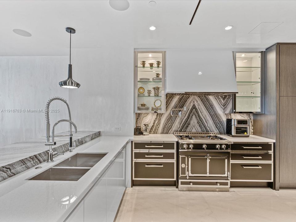 For Sale: $7,800,000 (4 beds, 5 baths, 2987 Square Feet)