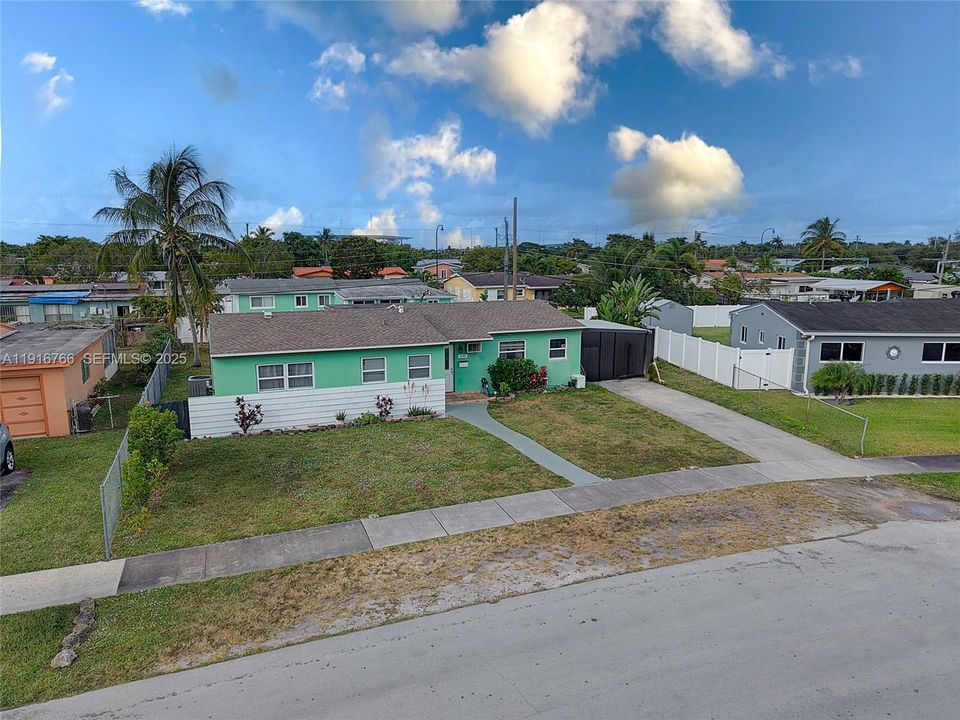 待售: $565,000 (3 贝兹, 2 浴室, 1350 平方英尺)