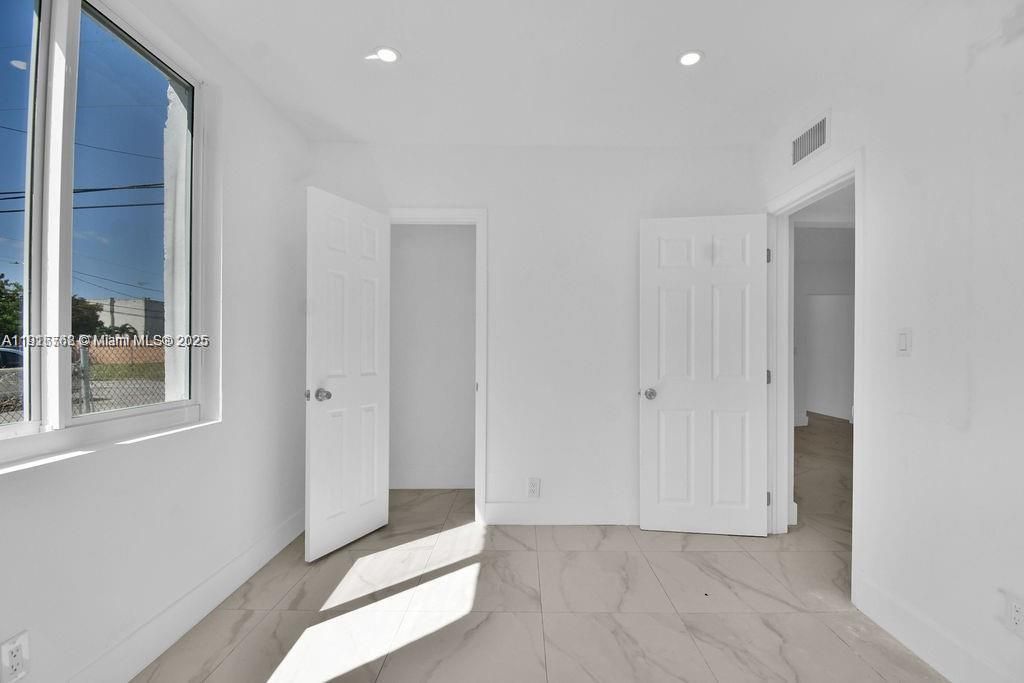 En Renta: $2,600 (3 camas, 1 baños, 2404 Pies cuadrados)