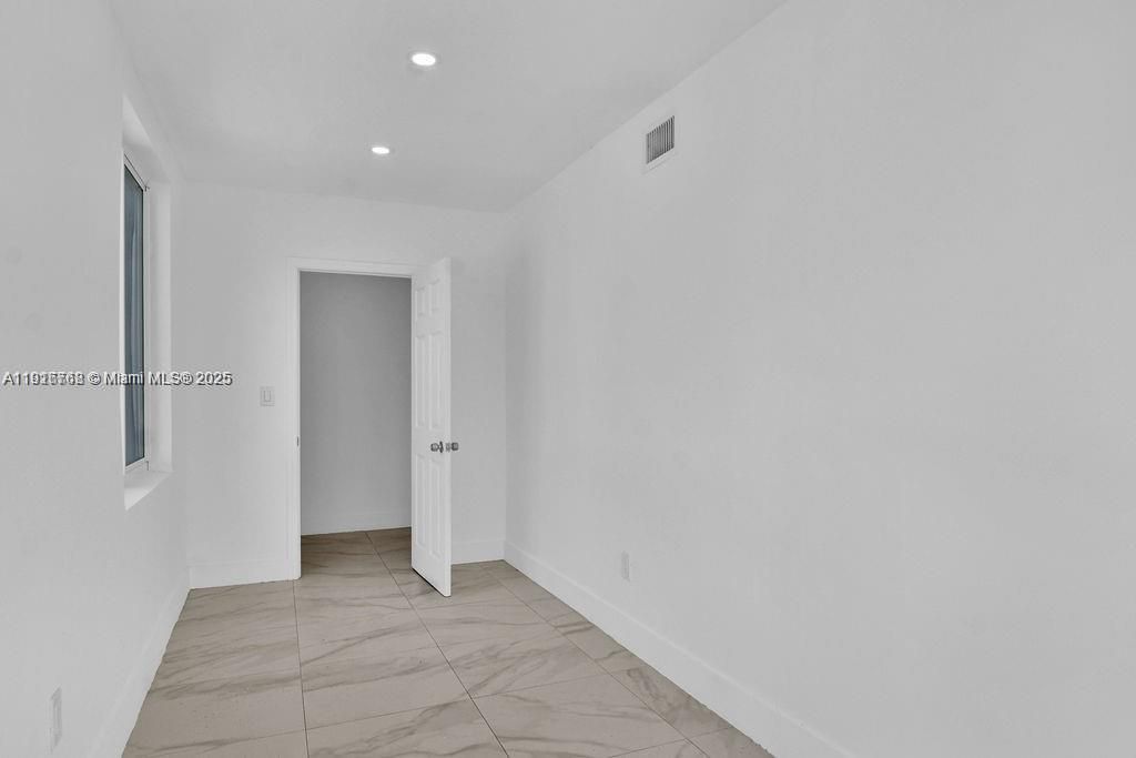 En Renta: $2,600 (3 camas, 1 baños, 2404 Pies cuadrados)