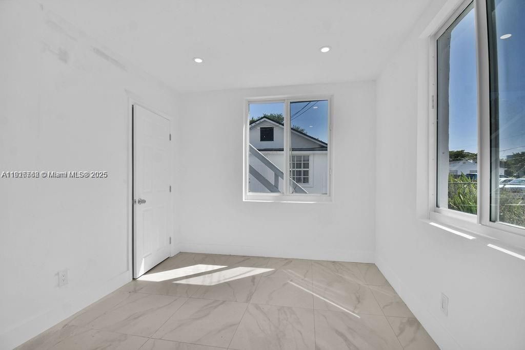 En Renta: $2,600 (3 camas, 1 baños, 2404 Pies cuadrados)