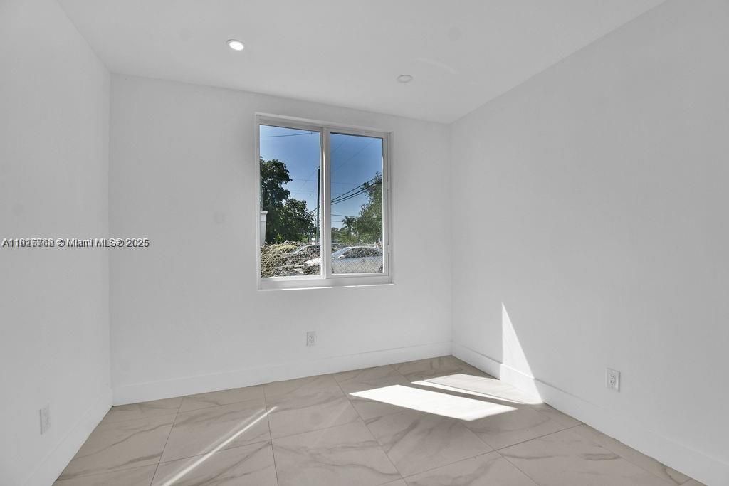 En Renta: $2,600 (3 camas, 1 baños, 2404 Pies cuadrados)