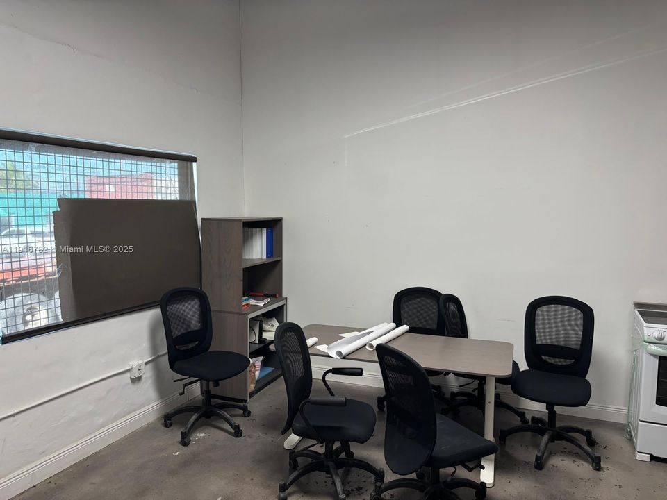 出租: $7,400 (0 贝兹, 0 浴室, 0 平方英尺)