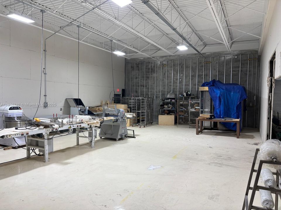 出租: $7,400 (0 贝兹, 0 浴室, 0 平方英尺)