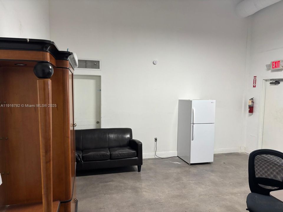 出租: $7,400 (0 贝兹, 0 浴室, 0 平方英尺)