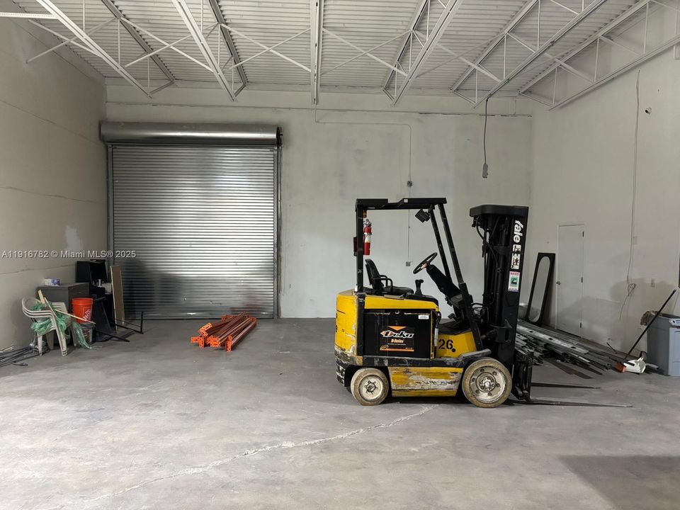 出租: $7,400 (0 贝兹, 0 浴室, 0 平方英尺)