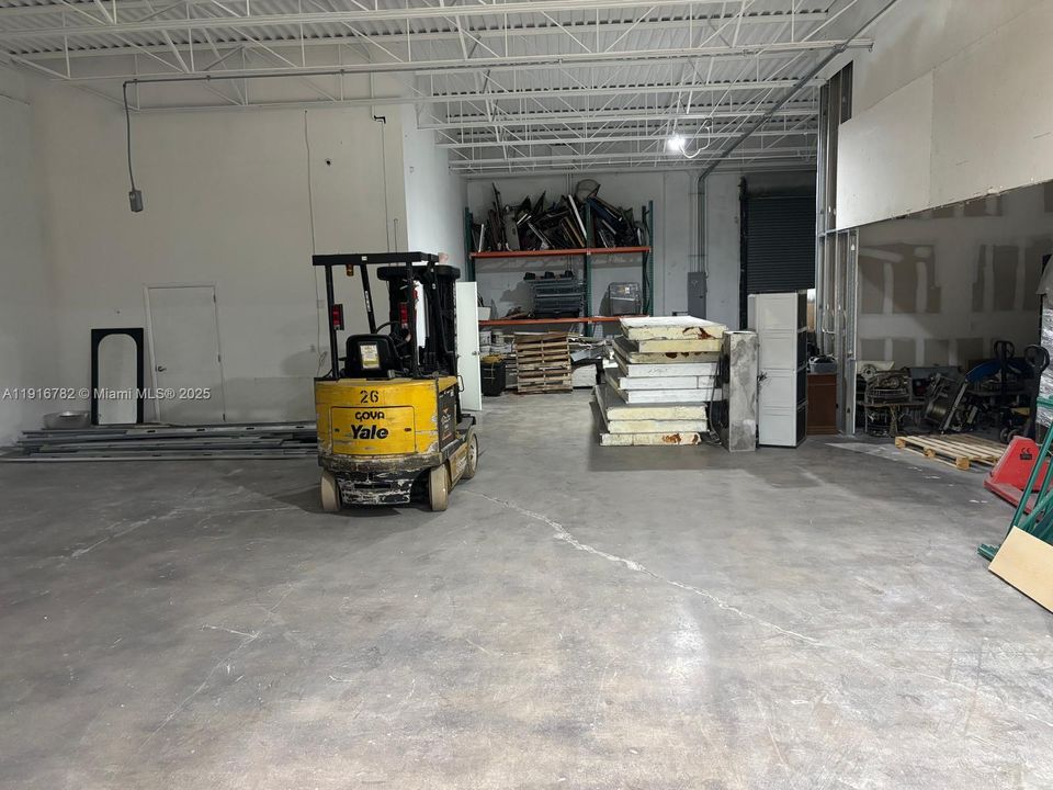 出租: $7,400 (0 贝兹, 0 浴室, 0 平方英尺)