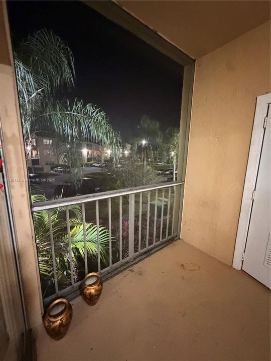 For Rent: $2,025 (2 beds, 1 baths, 1019 Square Feet)