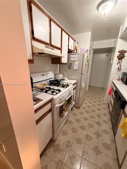 For Rent: $2,025 (2 beds, 1 baths, 1019 Square Feet)