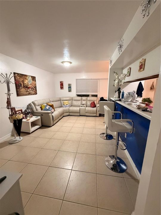 For Rent: $2,025 (2 beds, 1 baths, 1019 Square Feet)