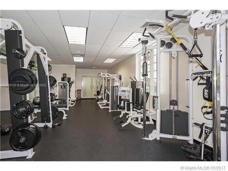 出租: $9,500 (5 贝兹, 4 浴室, 2770 平方英尺)