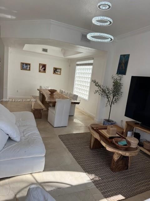 出租: $9,500 (5 贝兹, 4 浴室, 2770 平方英尺)