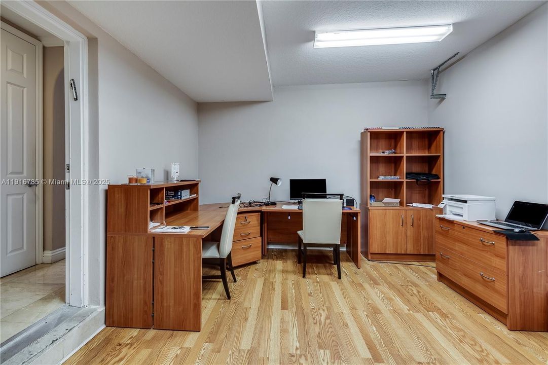 出租: $9,500 (5 贝兹, 4 浴室, 2770 平方英尺)