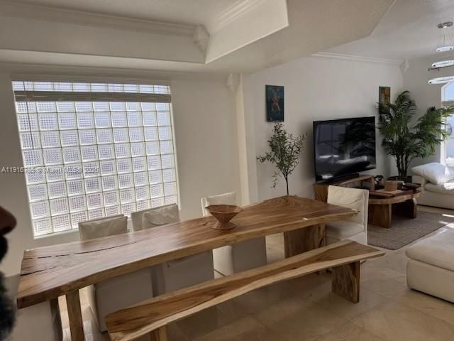 出租: $9,500 (5 贝兹, 4 浴室, 2770 平方英尺)