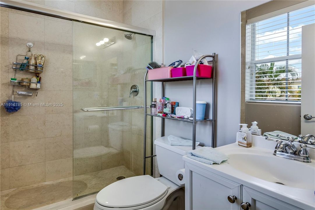 出租: $9,500 (5 贝兹, 4 浴室, 2770 平方英尺)