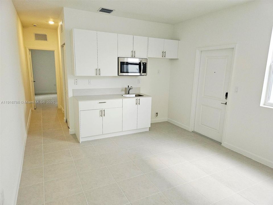 Recently Rented: $1,700 (1 beds, 1 baths, 600 Square Feet)