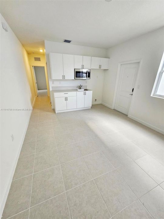 Recently Rented: $1,700 (1 beds, 1 baths, 600 Square Feet)