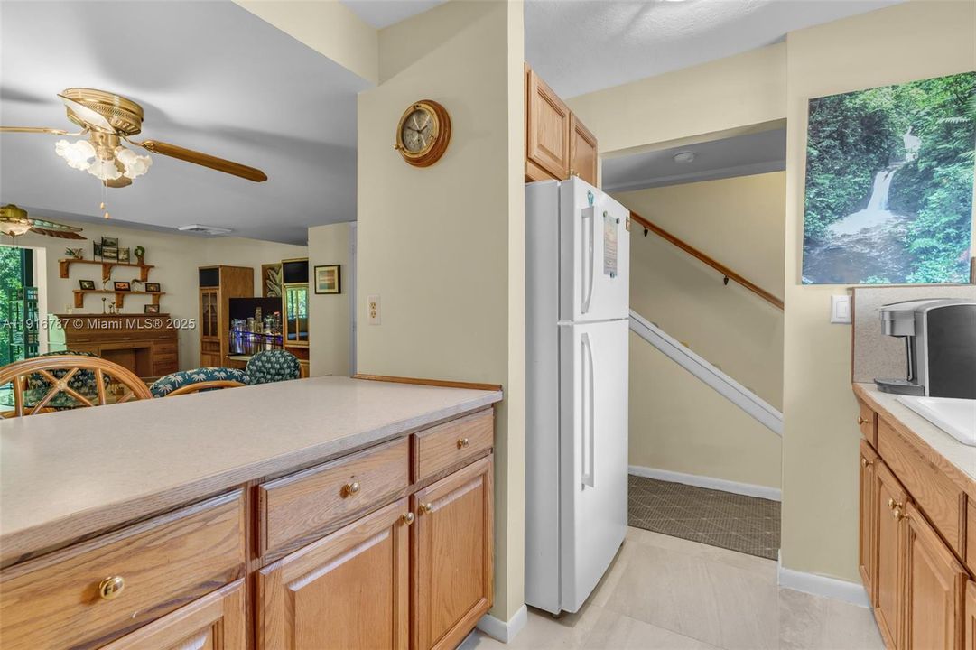 For Sale: $460,000 (2 beds, 1 baths, 981 Square Feet)