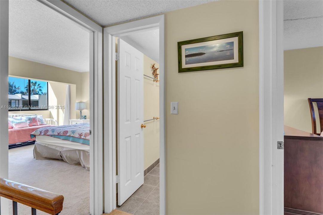 For Sale: $460,000 (2 beds, 1 baths, 981 Square Feet)