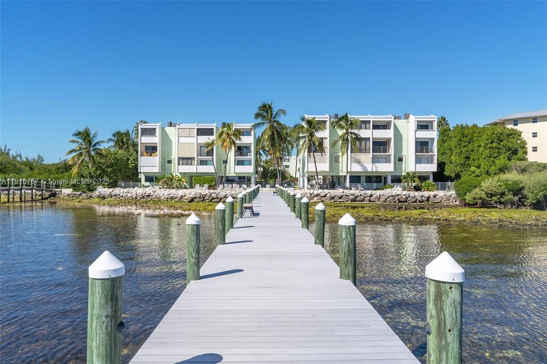 For Sale: $460,000 (2 beds, 1 baths, 981 Square Feet)