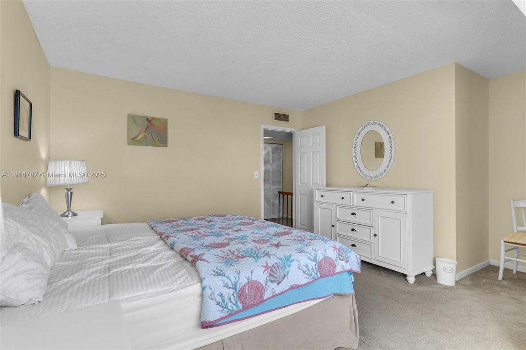 For Sale: $460,000 (2 beds, 1 baths, 981 Square Feet)