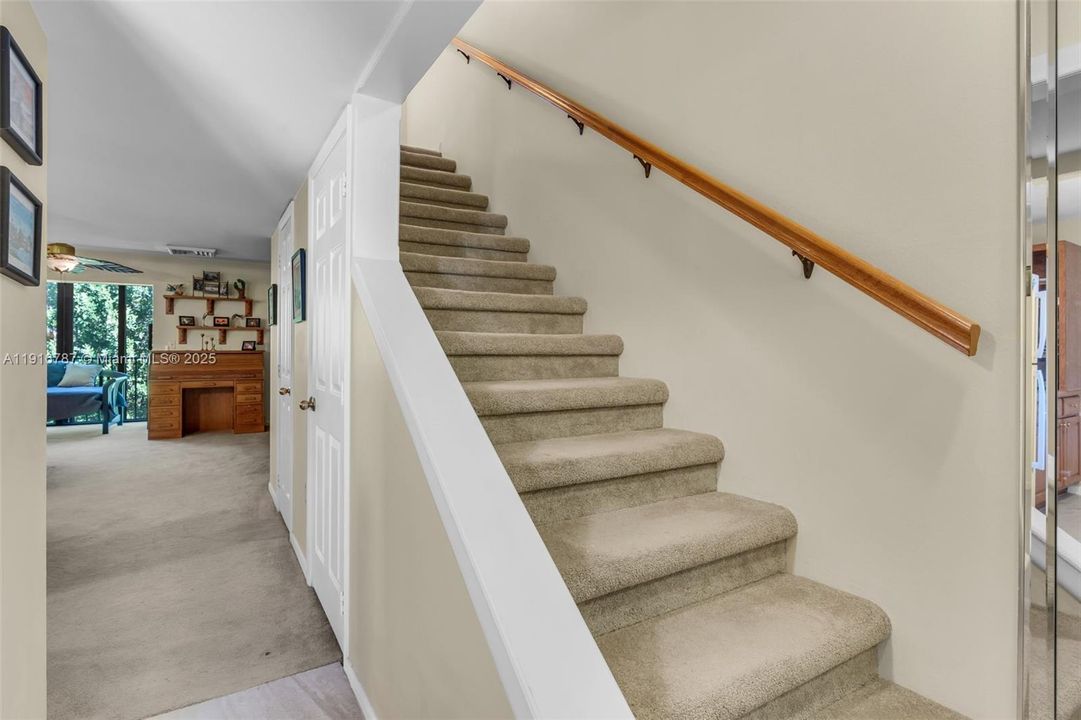 For Sale: $460,000 (2 beds, 1 baths, 981 Square Feet)