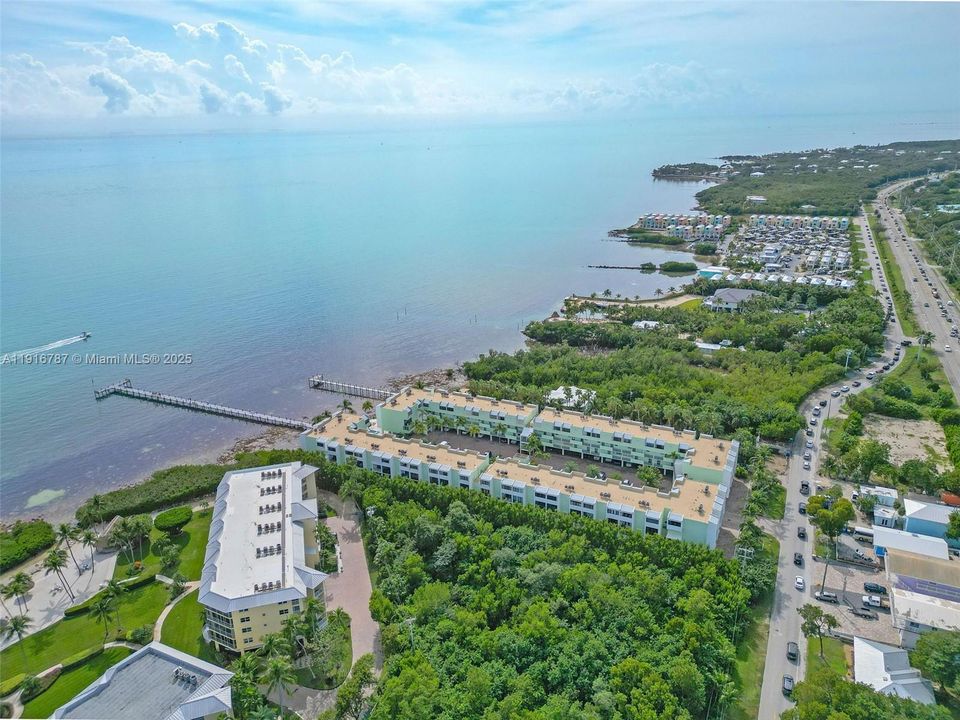 For Sale: $460,000 (2 beds, 1 baths, 981 Square Feet)