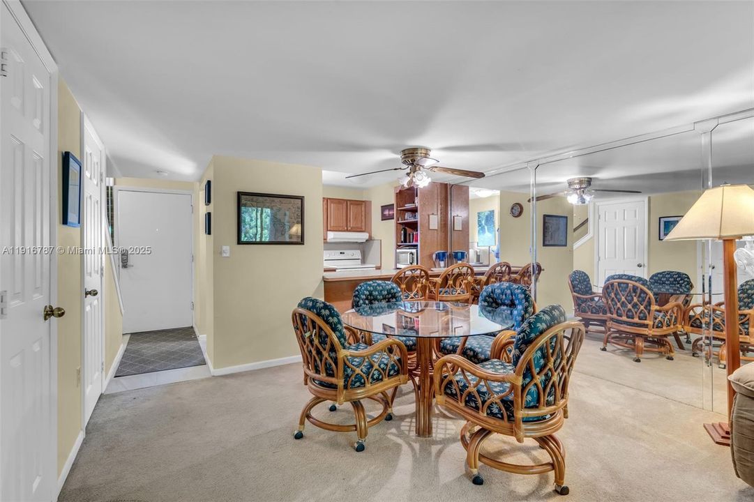 For Sale: $460,000 (2 beds, 1 baths, 981 Square Feet)