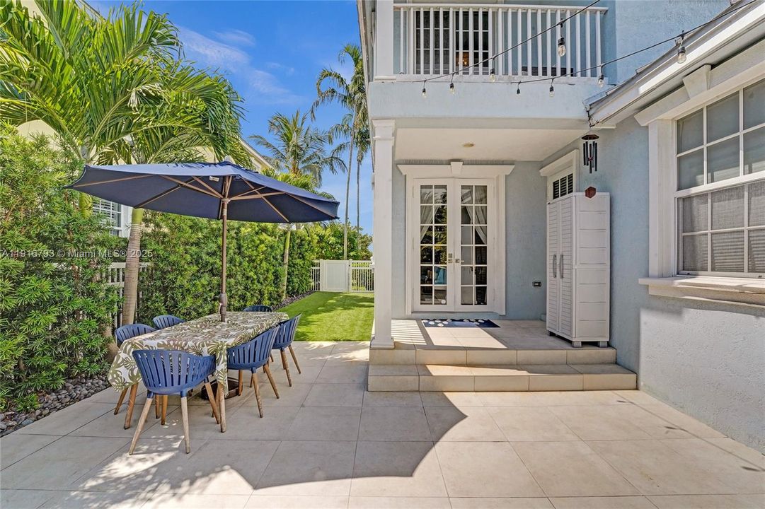 En Venta: $1,650,000 (4 camas, 3 baños, 2700 Pies cuadrados)