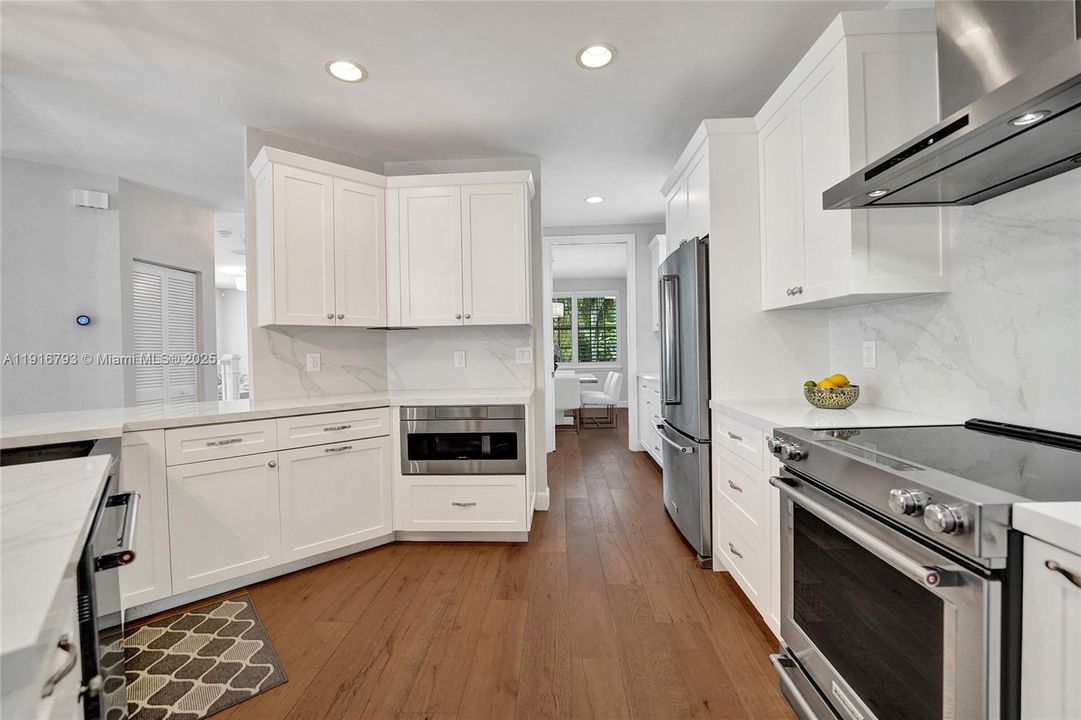 En Venta: $1,650,000 (4 camas, 3 baños, 2700 Pies cuadrados)