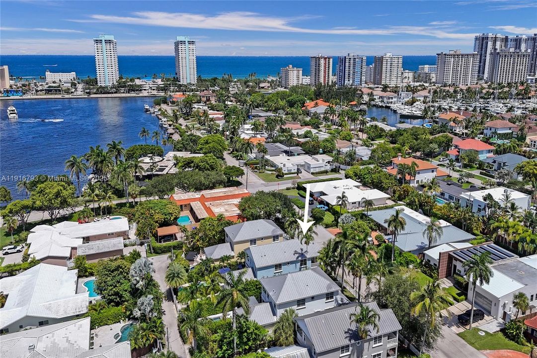 En Venta: $1,650,000 (4 camas, 3 baños, 2700 Pies cuadrados)