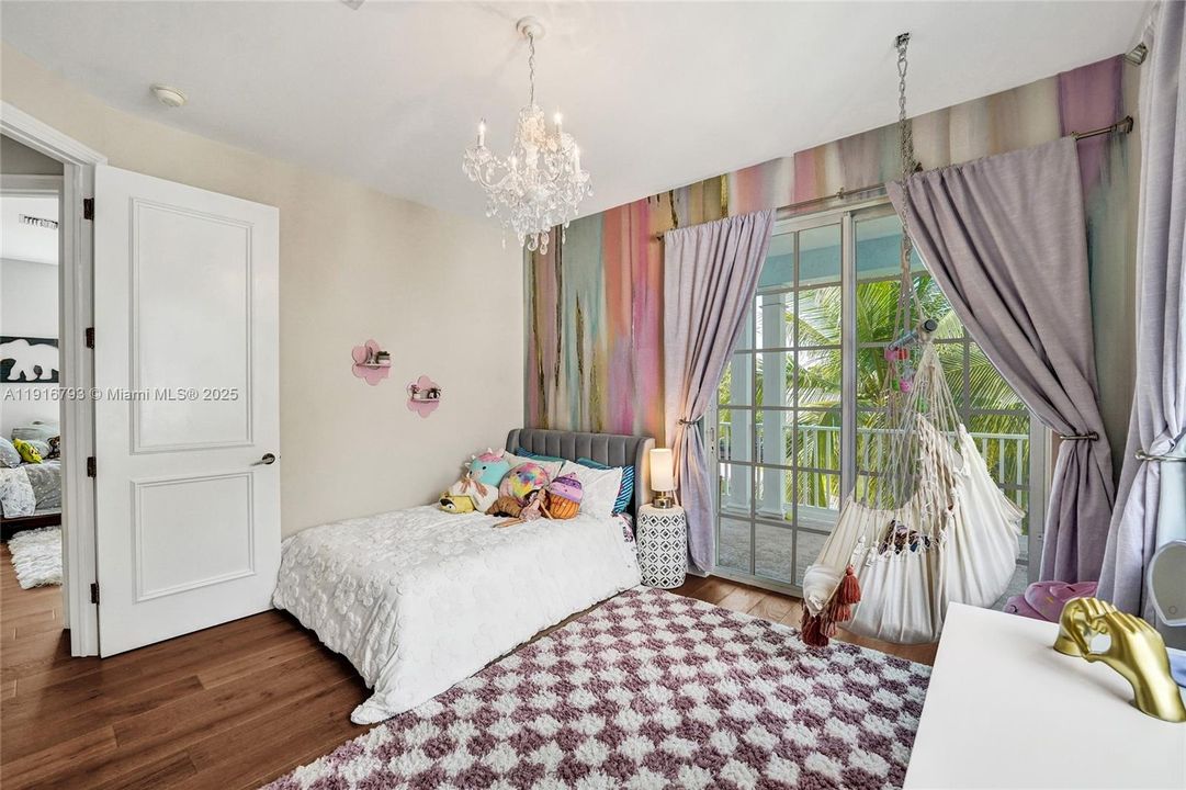 En Venta: $1,650,000 (4 camas, 3 baños, 2700 Pies cuadrados)