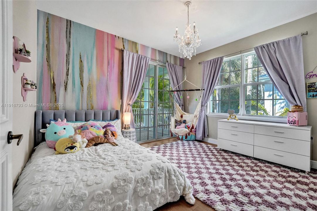 En Venta: $1,650,000 (4 camas, 3 baños, 2700 Pies cuadrados)