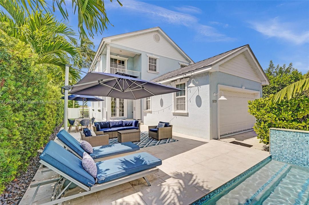 En Venta: $1,650,000 (4 camas, 3 baños, 2700 Pies cuadrados)